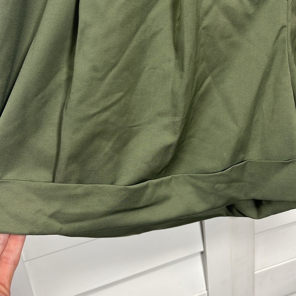 Elizabeth and James || NWT|| High Waisted Pleated Belted Shorts - Picture 12 of 16